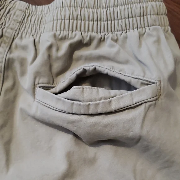 Abercrombie & Fitch Men's Drawstring Athletic Shorts in Light Khaki - Picture 6 of 8